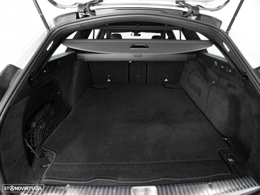 Mercedes-Benz E 220 d Avantgarde - 12