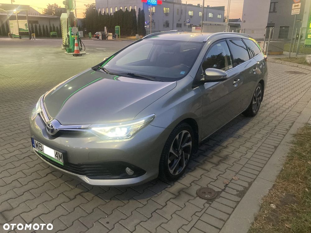 Toyota Auris 1.6 Premium - 4