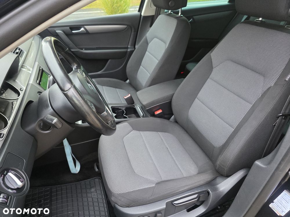 Volkswagen Passat - 16
