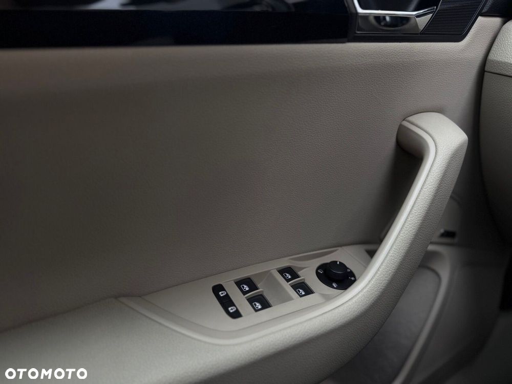 Skoda Superb 2.0 TDI 4x4 L&K DSG - 26