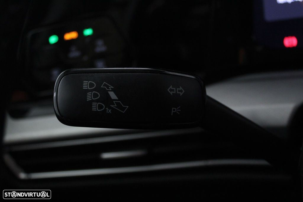 VW Golf 2.0 TDI Life DSG - 24