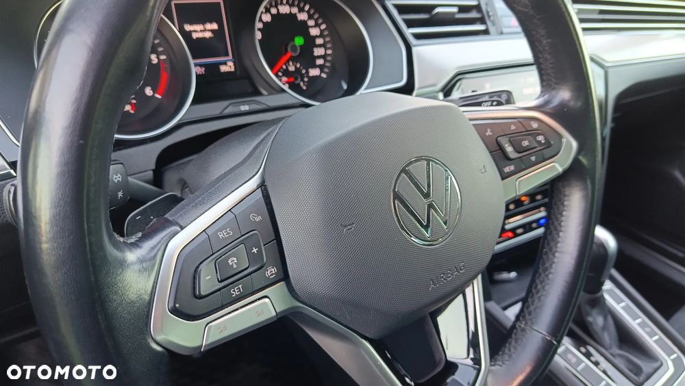 Volkswagen Passat - 16