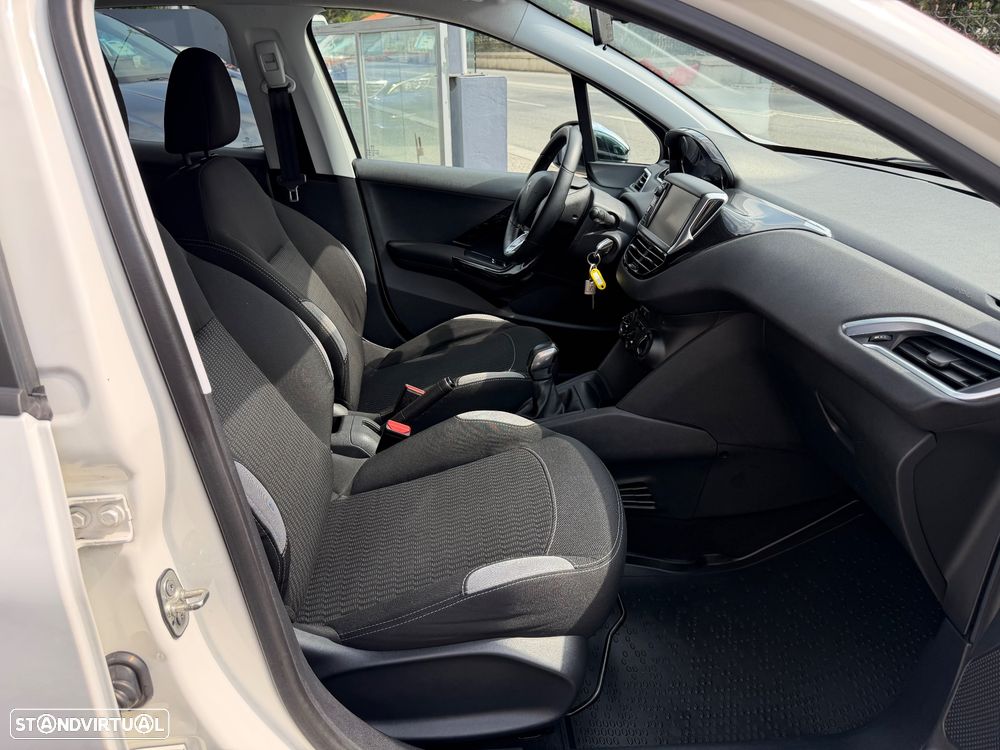 Peugeot 208 82 VTI Style — fotografia 37