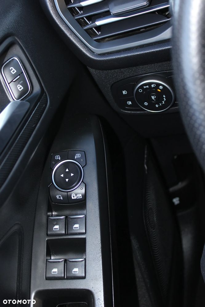 Ford Focus 1.5 EcoBlue Start-Stopp-System ST-LINE VIGNALE - 24