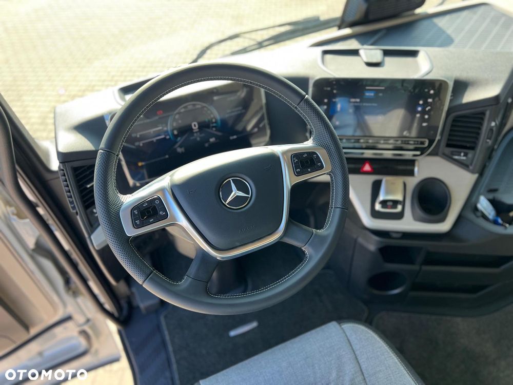 Mercedes-Benz Actros - 28