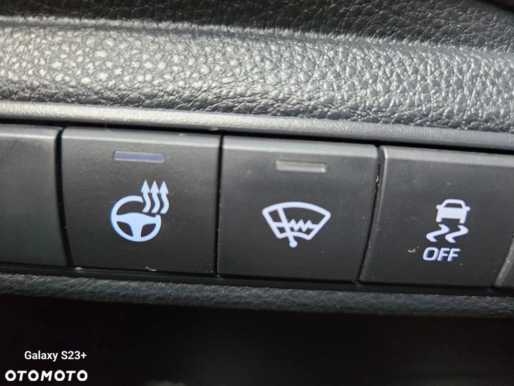 Toyota Corolla 1.8 Hybrid Executive - 17