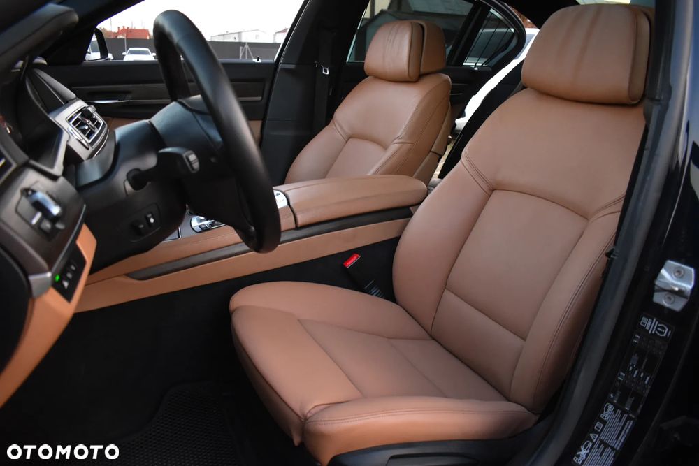 BMW Seria 7 740d Edition Exclusive - 13