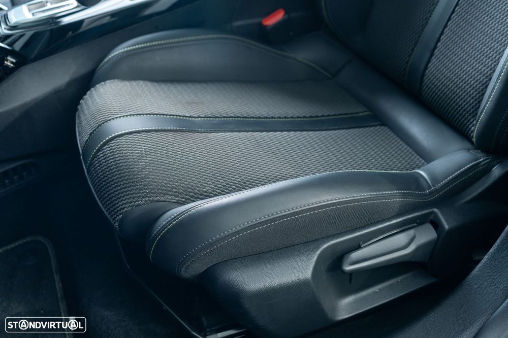 Peugeot 208 1.2 Hybrid GT e-DCS6 - 7