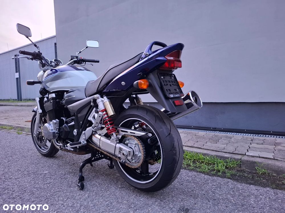 Suzuki GSX - 6