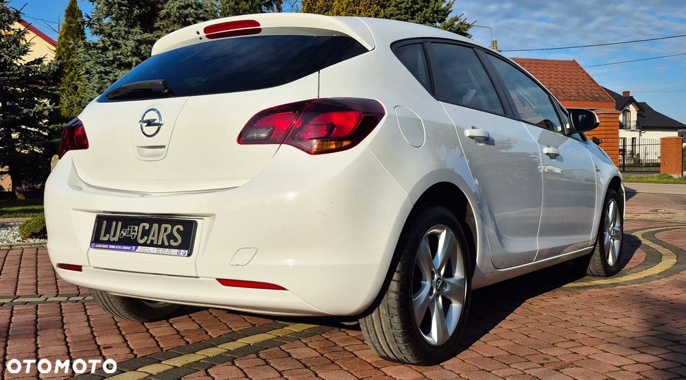 Opel Astra 1.4 ecoFLEX Cosmo - 26