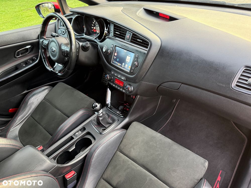 Kia Ceed 1.6 T-GDI GT - 23