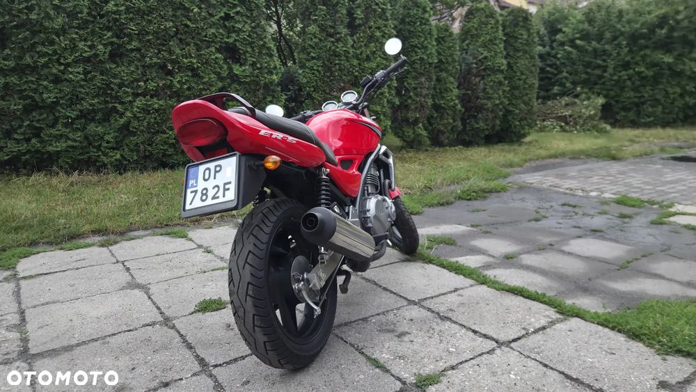 Kawasaki ER - 8