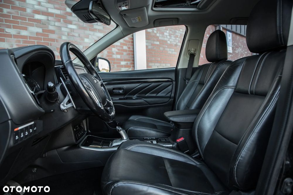 Mitsubishi Outlander Instyle NAVI + - 14