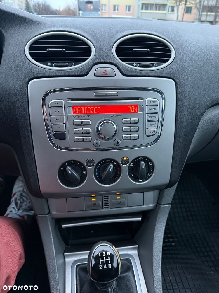 Ford Focus 1.6 16V Sport - 12