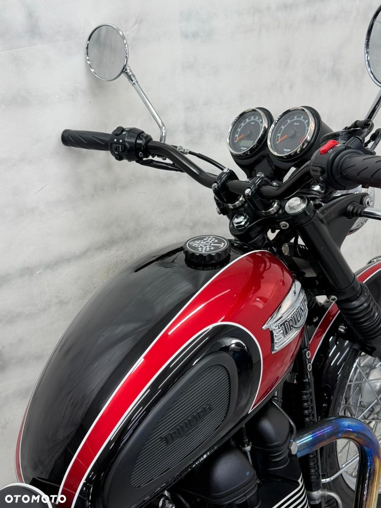Triumph Bonneville - 23