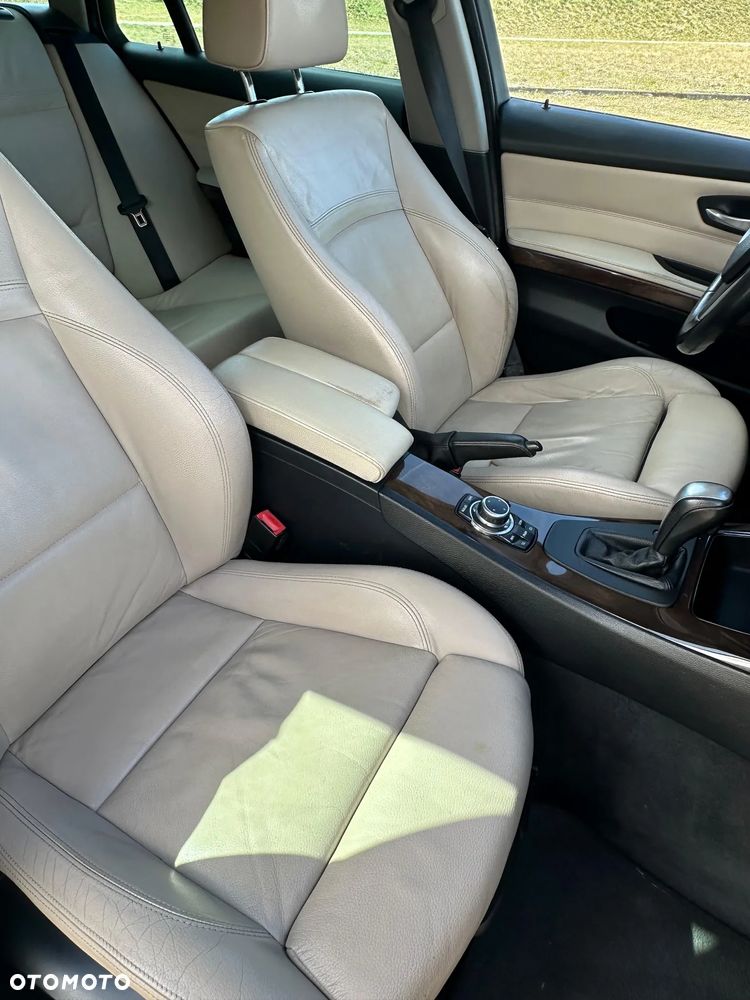 BMW Seria 3 320d xDrive DPF - 12