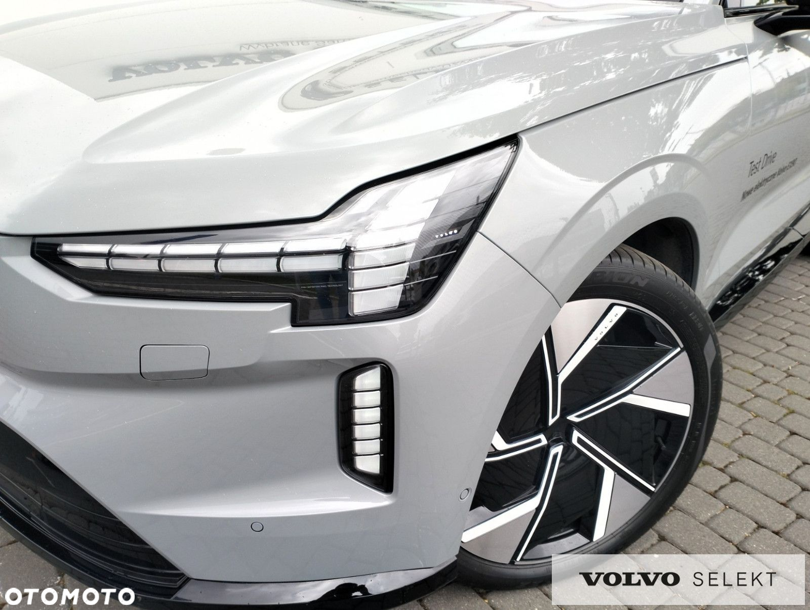 Volvo EX90 - 6