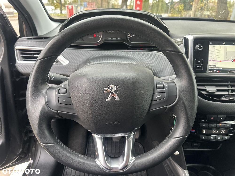 Peugeot 2008 1.2 Pure Tech Active - 12