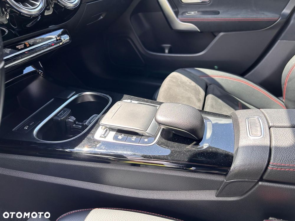 Mercedes-Benz CLA 180 7G-DCT - 14