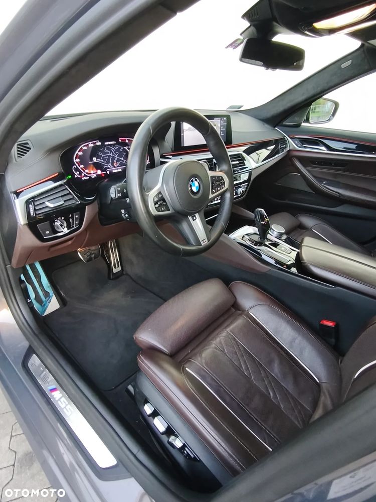 BMW Seria 5 M550i xDrive sport - 20