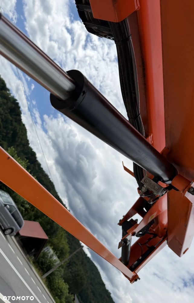 Nifty 120TAC Zwyżka koszowa 12 metrów Podnośnik HDS. jak nówka z salonu. 2016 rok. PRĄD 230v. 4 sekcje sterowania na dole. Nowy model! Z komuny Norweskiej. Używana była 1 raz do roku. Serwisowana w DEKRA do końca OKAZJA. Zwyżka Obrotowa. Poziomowanie kosza. Pełna Hydraulika. Sterowanie góra dół! Wysuwane ramie. Wieniec tryby zero zużycia! Ani deka luzów i wycieków.  Mała lekk i zwinna zwyżka o potężnym zasięgu. OKAZJA TANIO - 34
