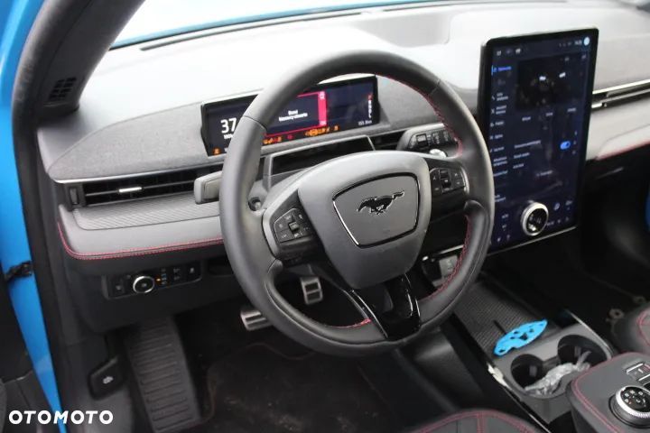 Ford Mustang Mach-E PREMIUM - 34