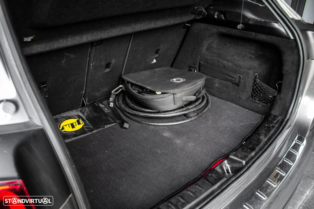 Mercedes-Benz GLA 250 e AMG Line - 32