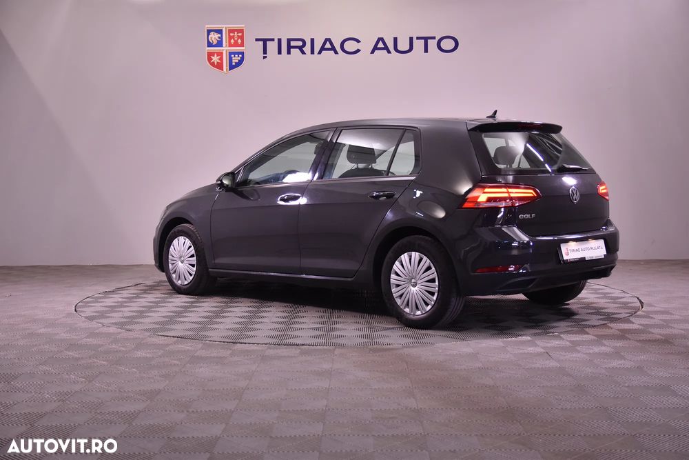 Volkswagen Golf - 3