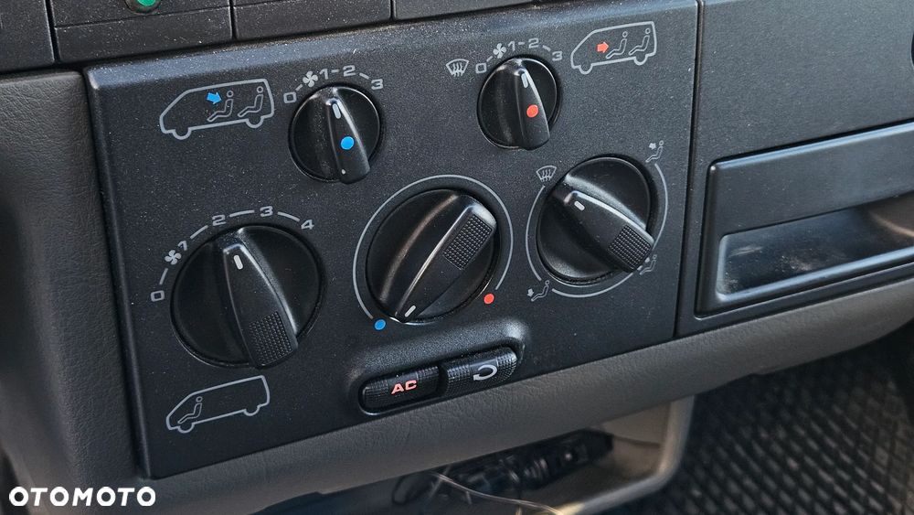 Volkswagen Multivan - 20