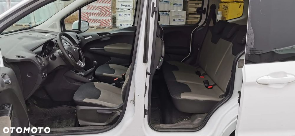 Ford Tourneo Courier 1.5 TDCi Titanium - 36
