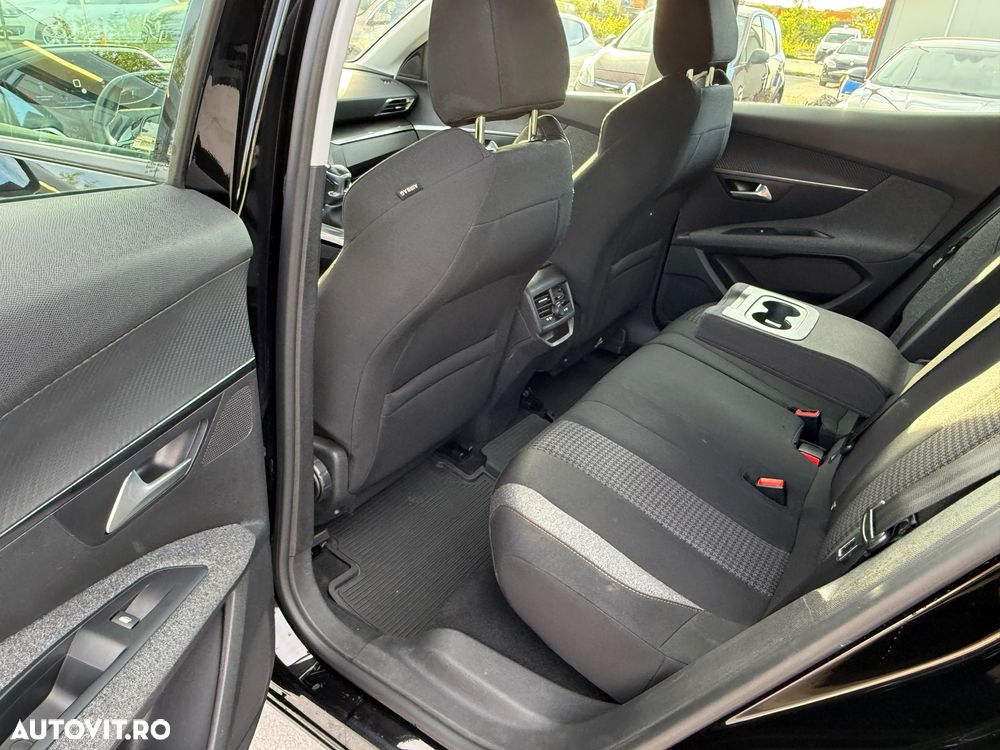 Peugeot 3008 1.2 PureTech Turbo S&S Allure - 8