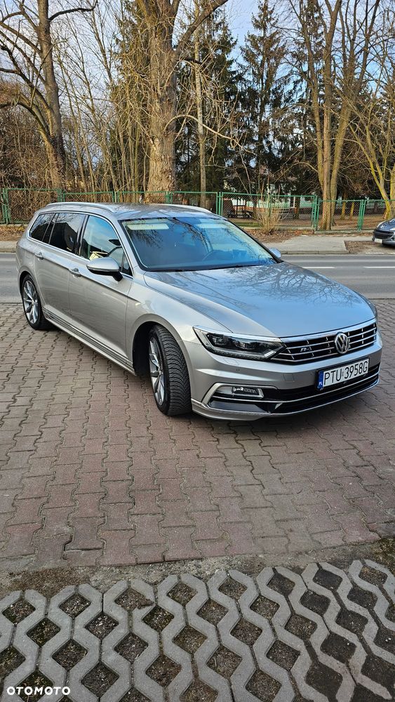 Volkswagen Passat 1.6 TDI SCR DSG Conceptline - 1