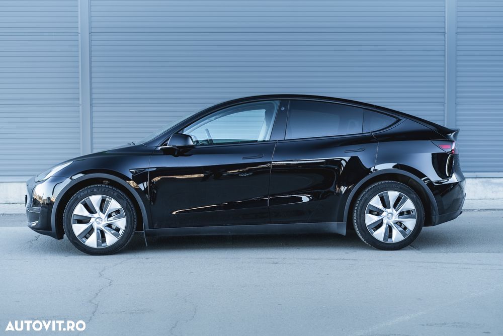 Tesla Model Y - 29