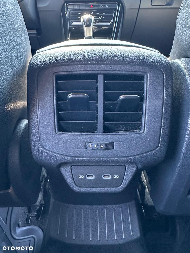 Volkswagen T-Roc 1.5 TSI R-Line - 16