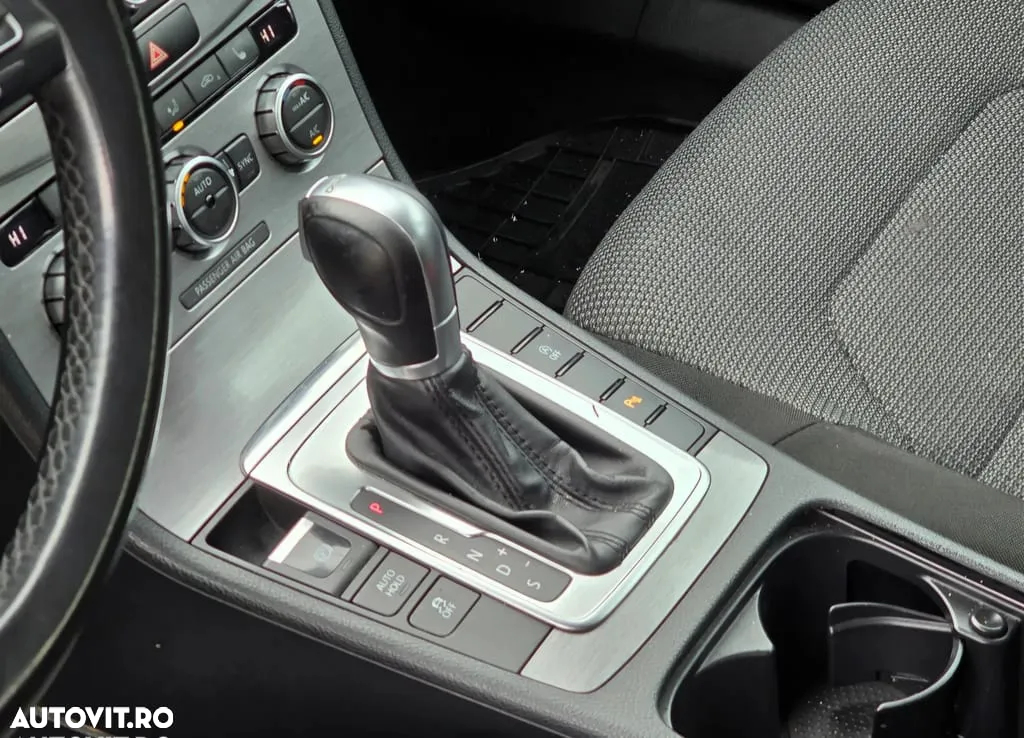 Volkswagen Passat Variant 2.0 TDI DSG BlueMotion Technology Comfortline - 8