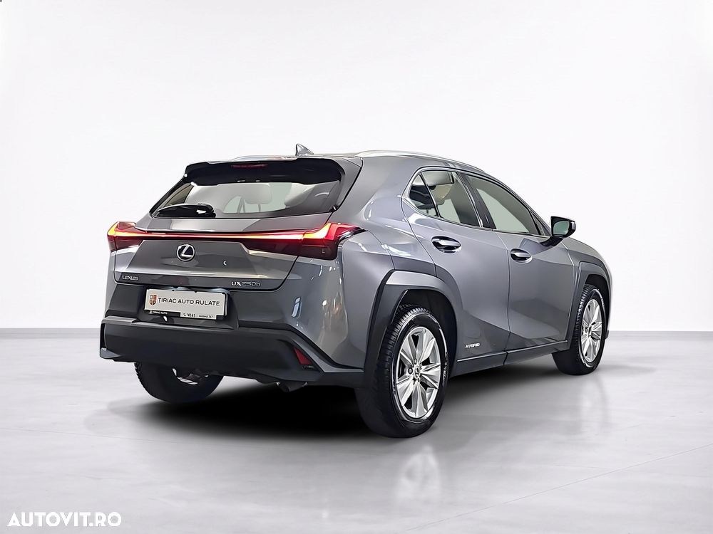Lexus UX - 5
