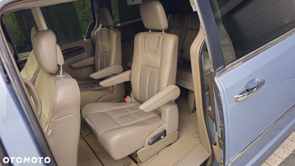 Chrysler Town & Country 3.6 Limited - 14