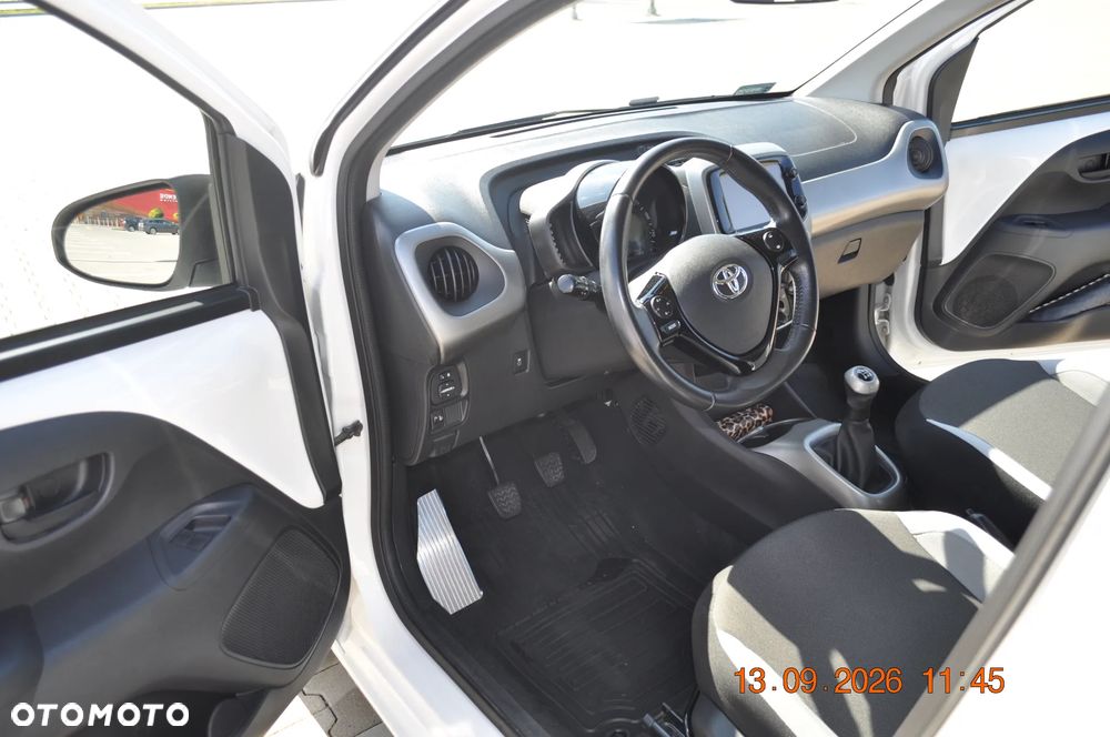 Toyota Aygo x-play touch - 25
