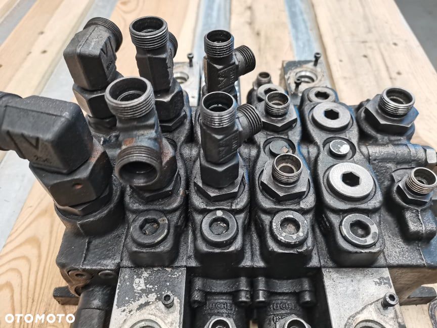 Rozdzielacz hydrauliczny Wacker Neuson WL 38 - 8