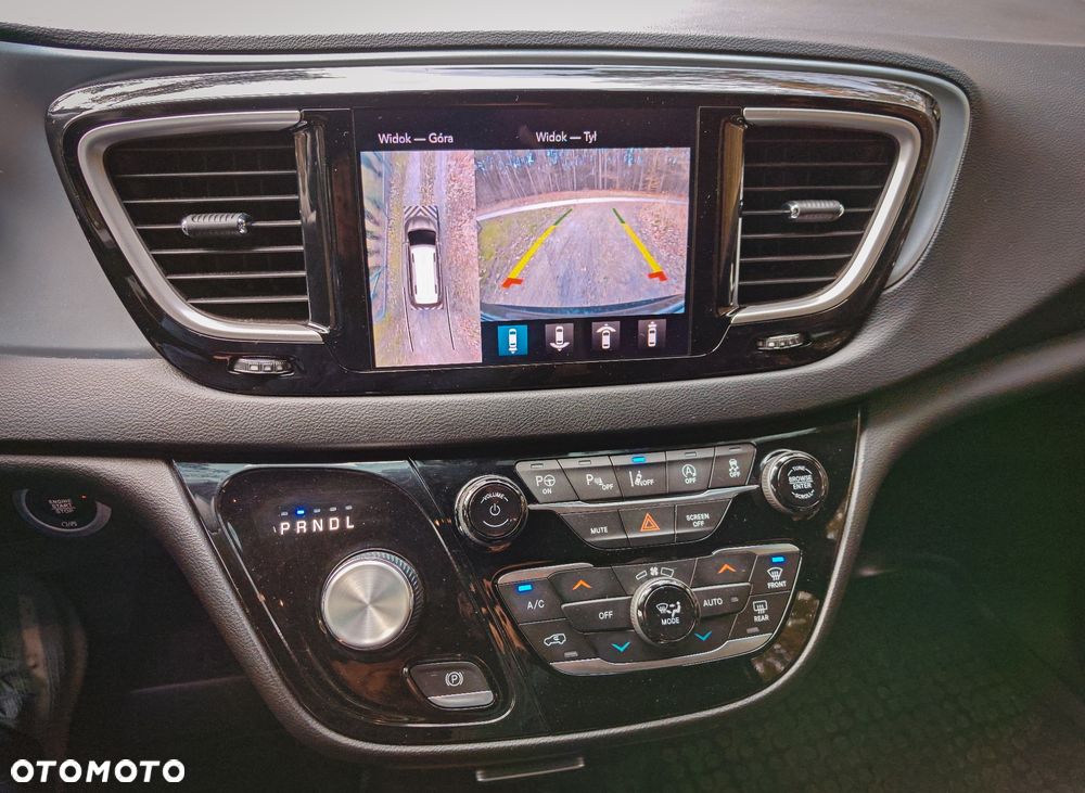 Chrysler Pacifica - 8