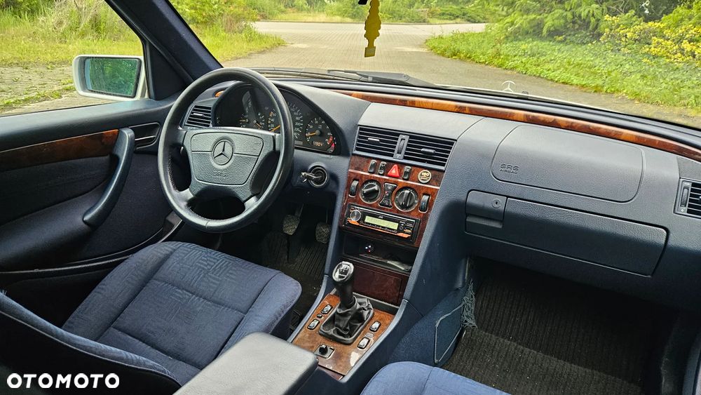 Mercedes-Benz Klasa C 180 T Elegance - 10
