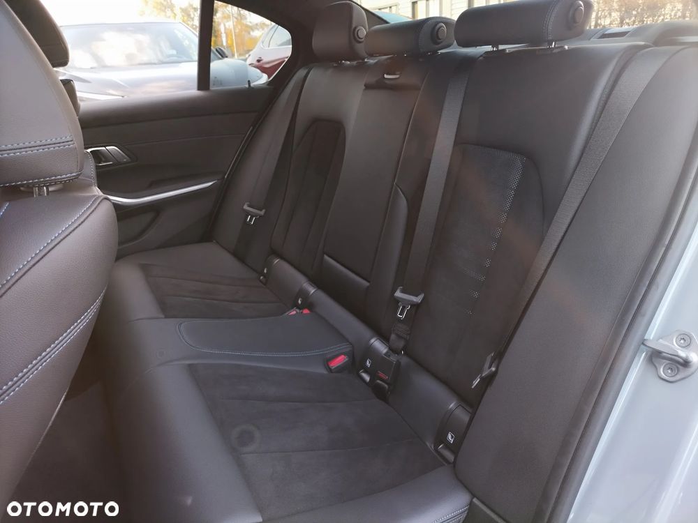BMW Seria 3 318i M Sport - 21