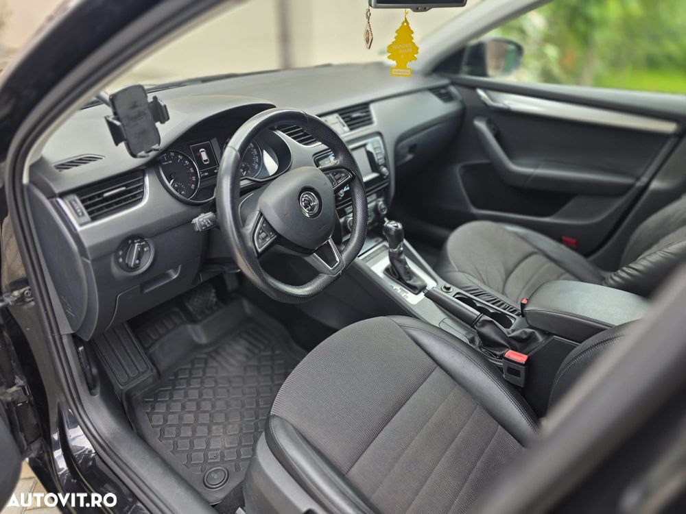 Skoda Octavia 2.0 TDI AMBITION DSG - 6