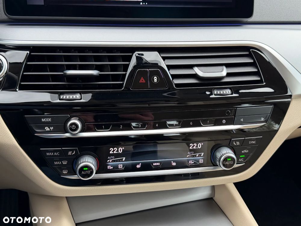 BMW Seria 5 520d mHEV - 21