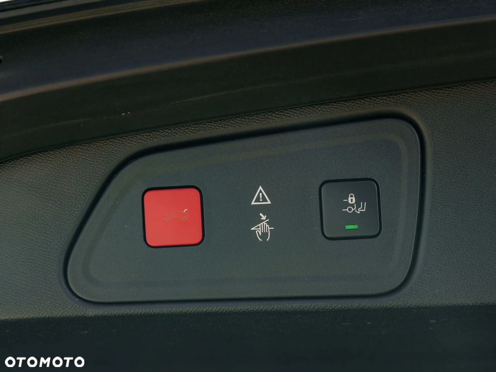 Peugeot 3008 1.5 BlueHDi Allure S&S EAT8 - 17