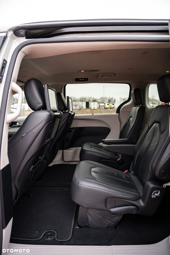 Chrysler Pacifica - 18