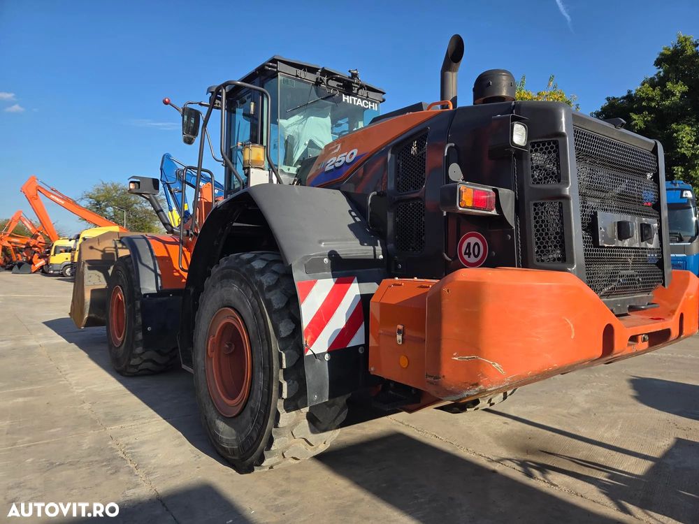 Hitachi ZW250-6, 2021, 7.117h, 23.578km, cupa 4mc, gresare automata, Masa operationala 21,4t, anv MICHELIN 60% ok, camera spate, GPS in romana, posibilitate leasing 4 ani, 200 CP, consum mediu 11,3l/h, revizii facute-PROMOTIE 91.900 EUR+Tva - 10