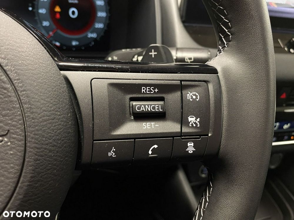 Nissan Qashqai 1.3 DIG-T N-Connecta DCT - 23