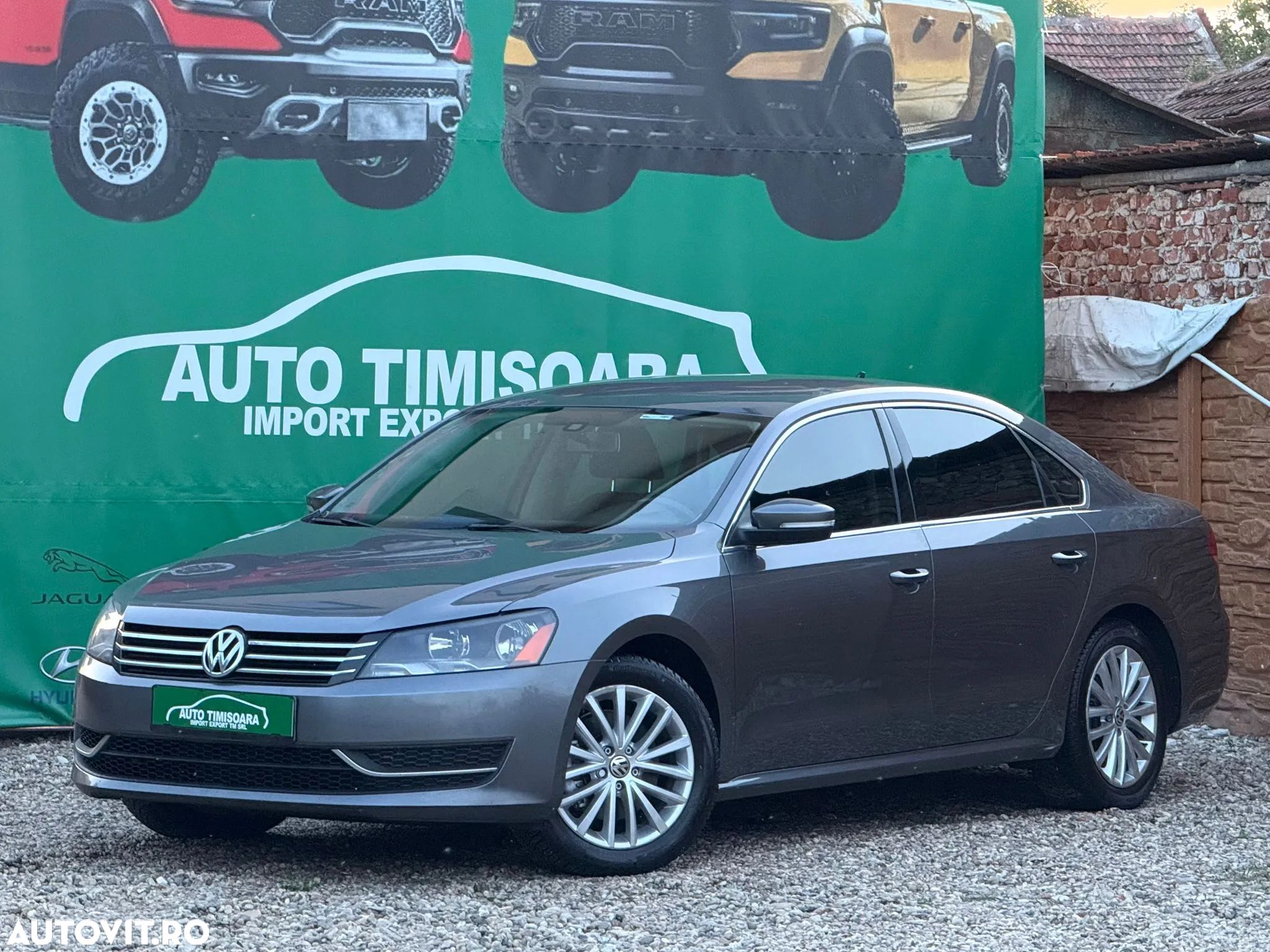 Volkswagen Passat - 1