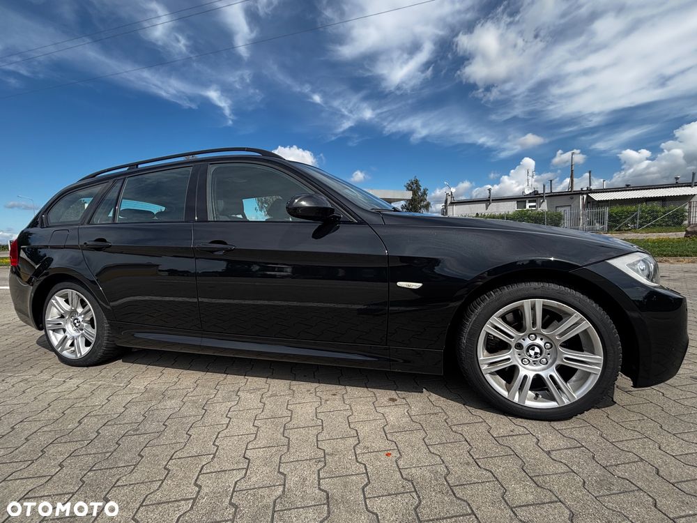 BMW Seria 3 330xi Touring - 11